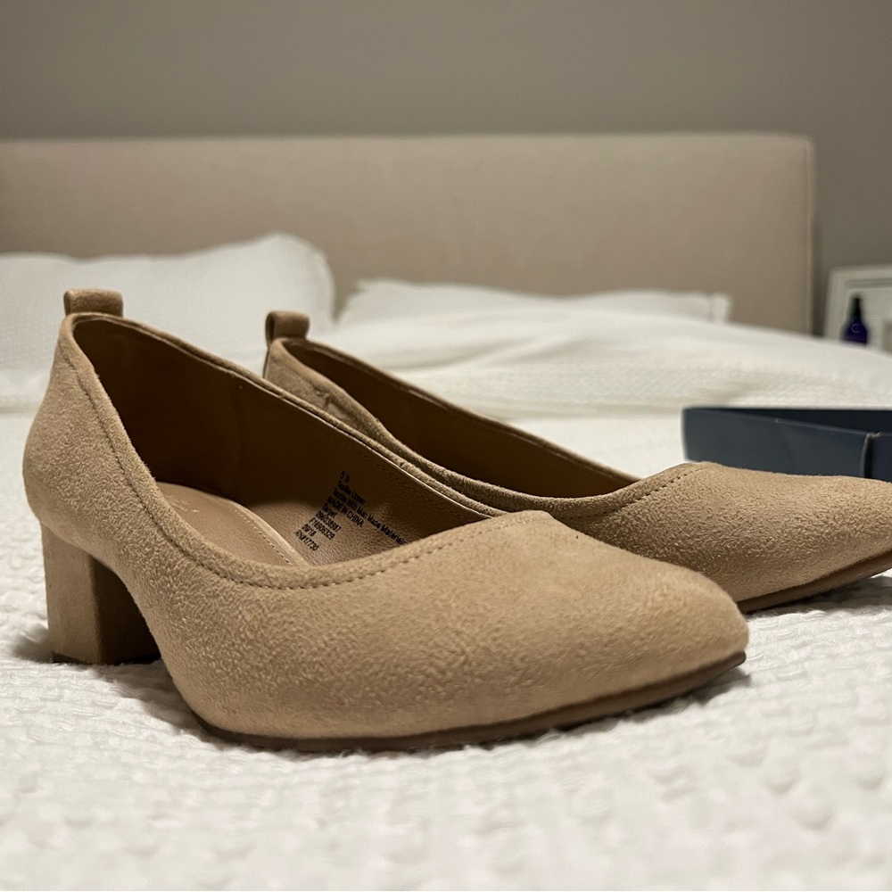 Universal Threads kitten heels